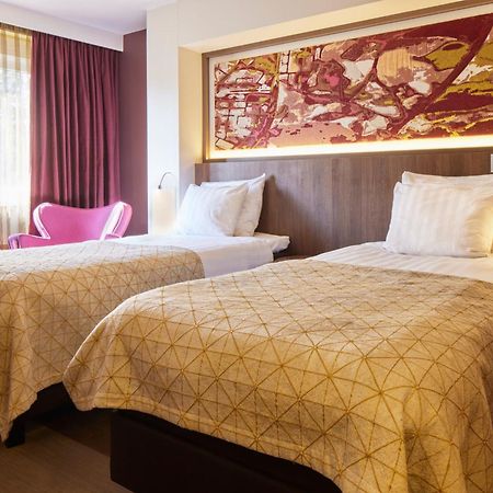 Auberge Du Bonheur Tilburg Luaran gambar