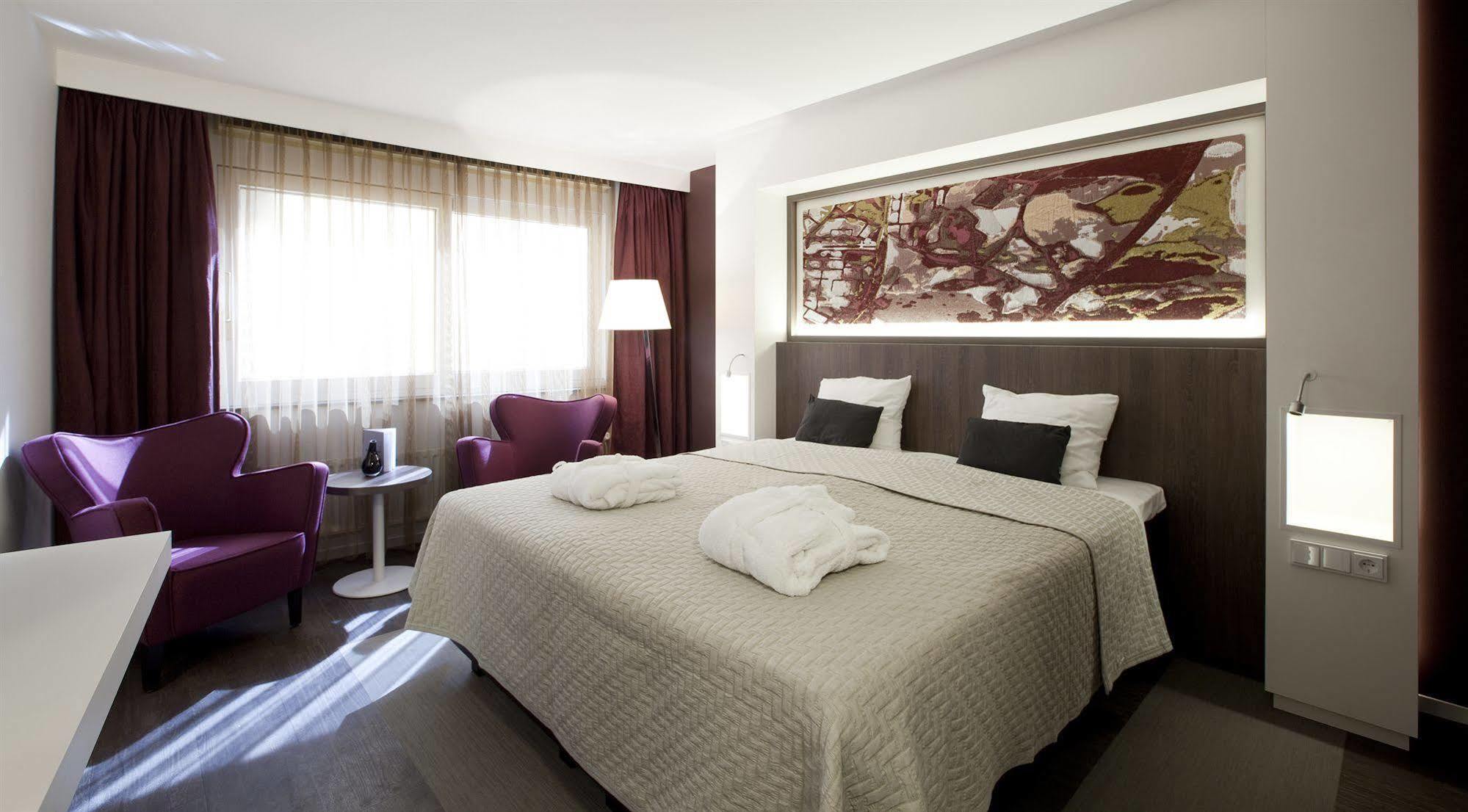 Auberge Du Bonheur Tilburg Luaran gambar